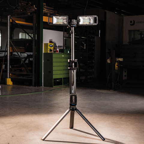SCANGRIP TOWER 8 CONNECT LED projector 8000 lumens with tripod and 18V/20V batteries
