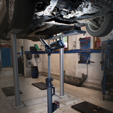 SCANGRIP TOWER 8 CONNECT proiettore LED 8000 lumen con treppiede e batterie 18V/20V